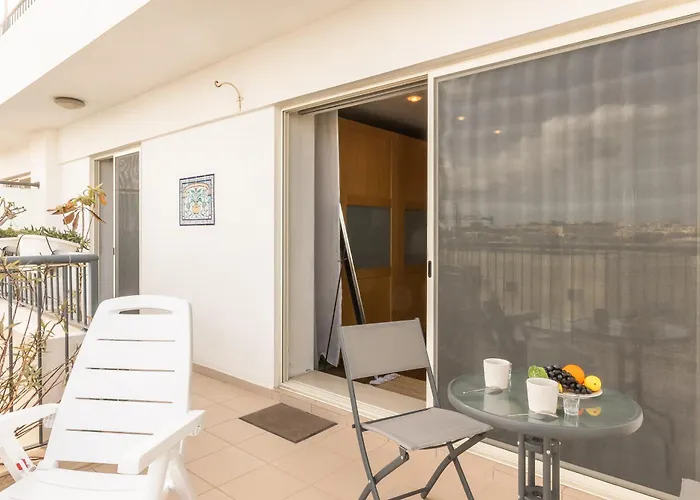 Modern And Comfortable Apart Savoy Garden - Happy Rentals