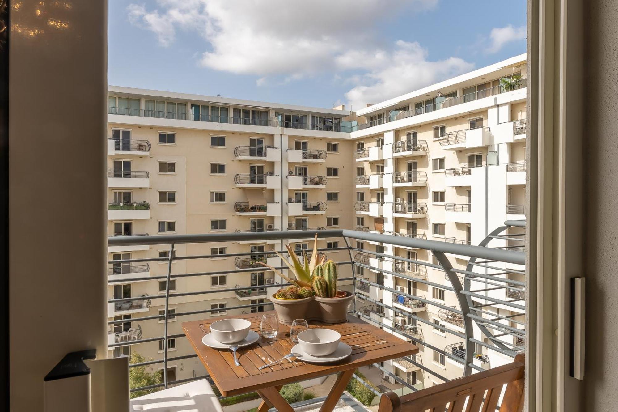 Apartment Modern And Comfortable Savoy Garden - Happy