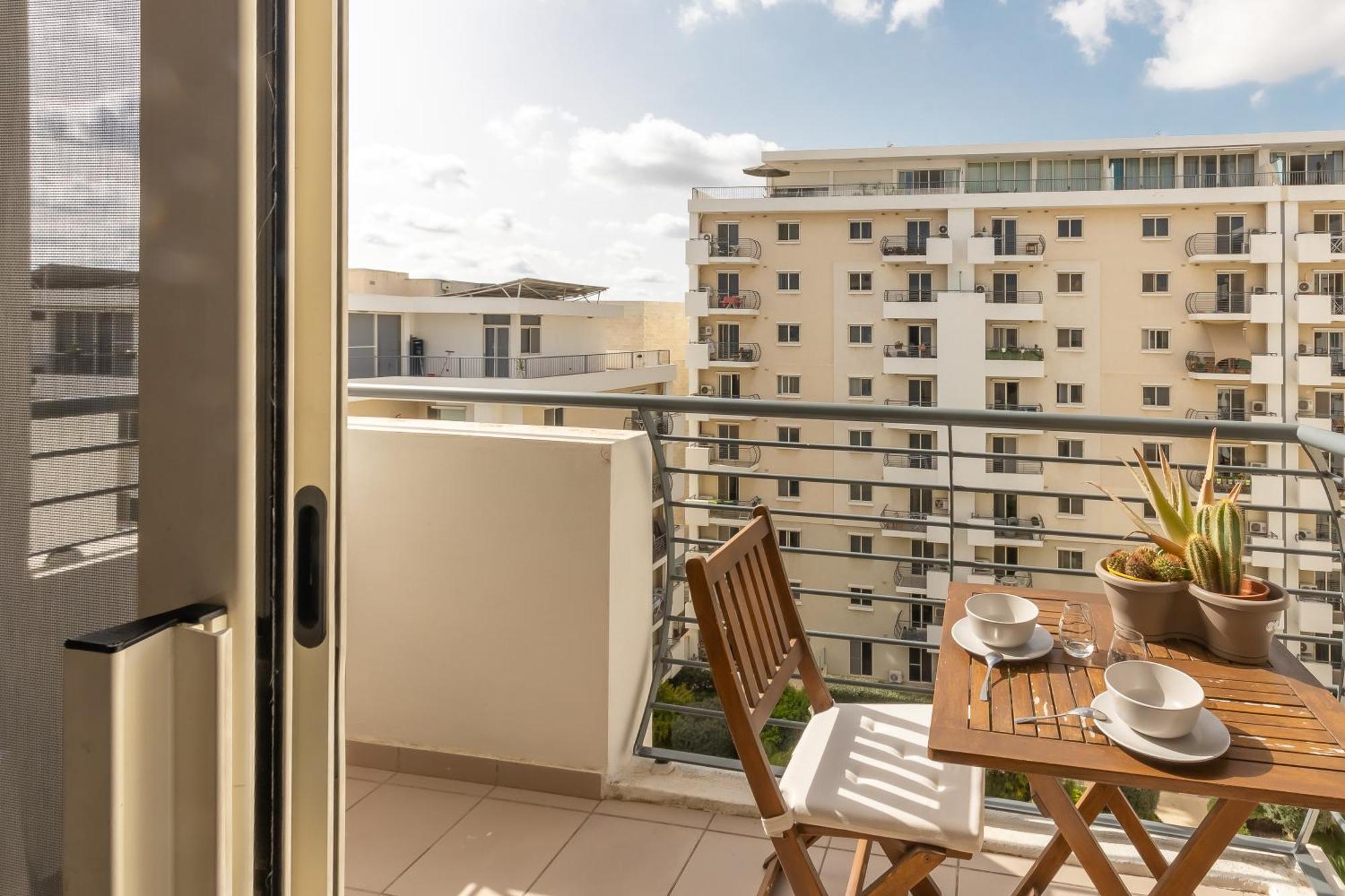 Modern And Comfortable Savoy Garden - Happy Apartment *