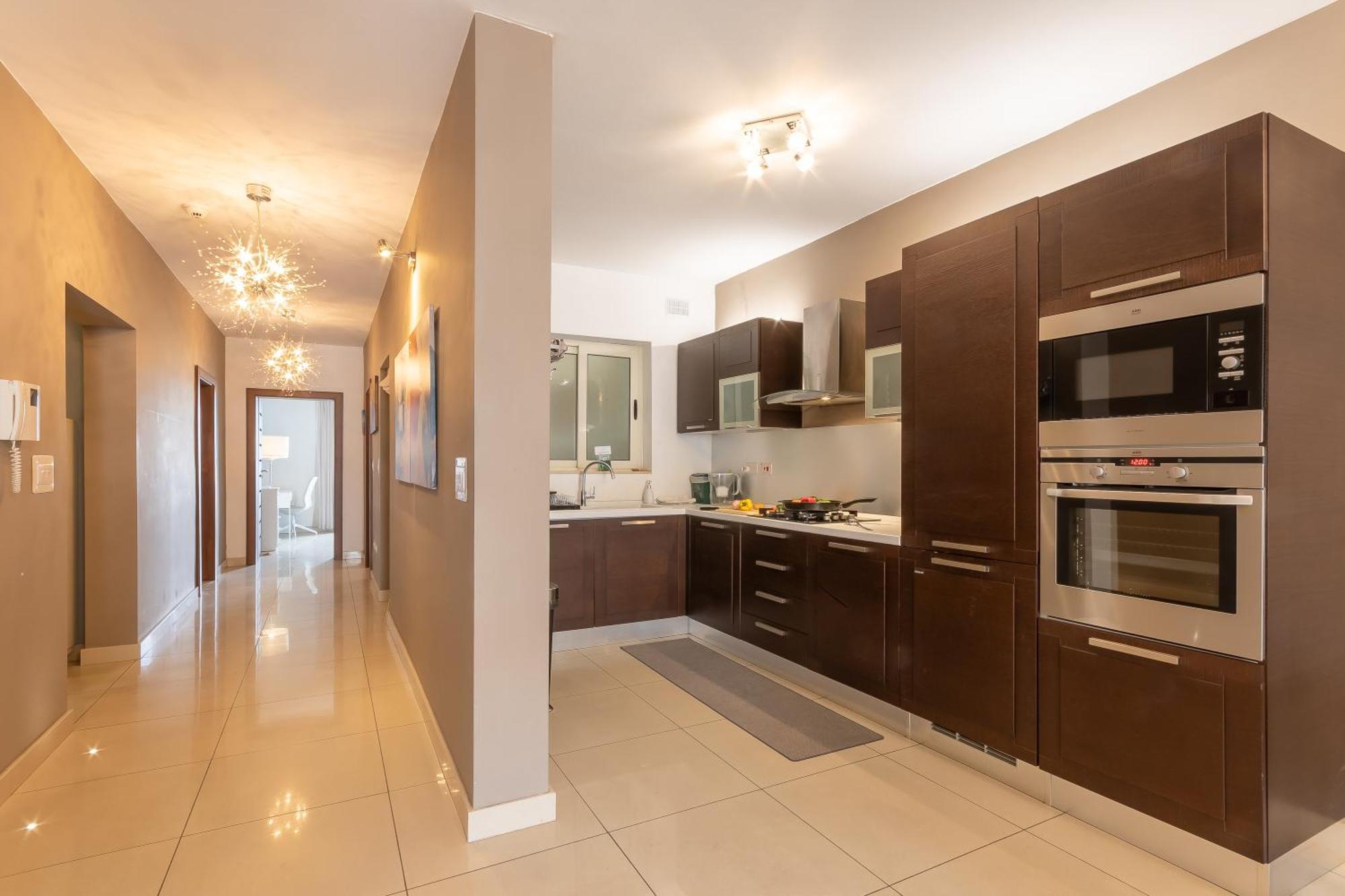 Modern And Comfortable Savoy Garden - Happy Apartment *