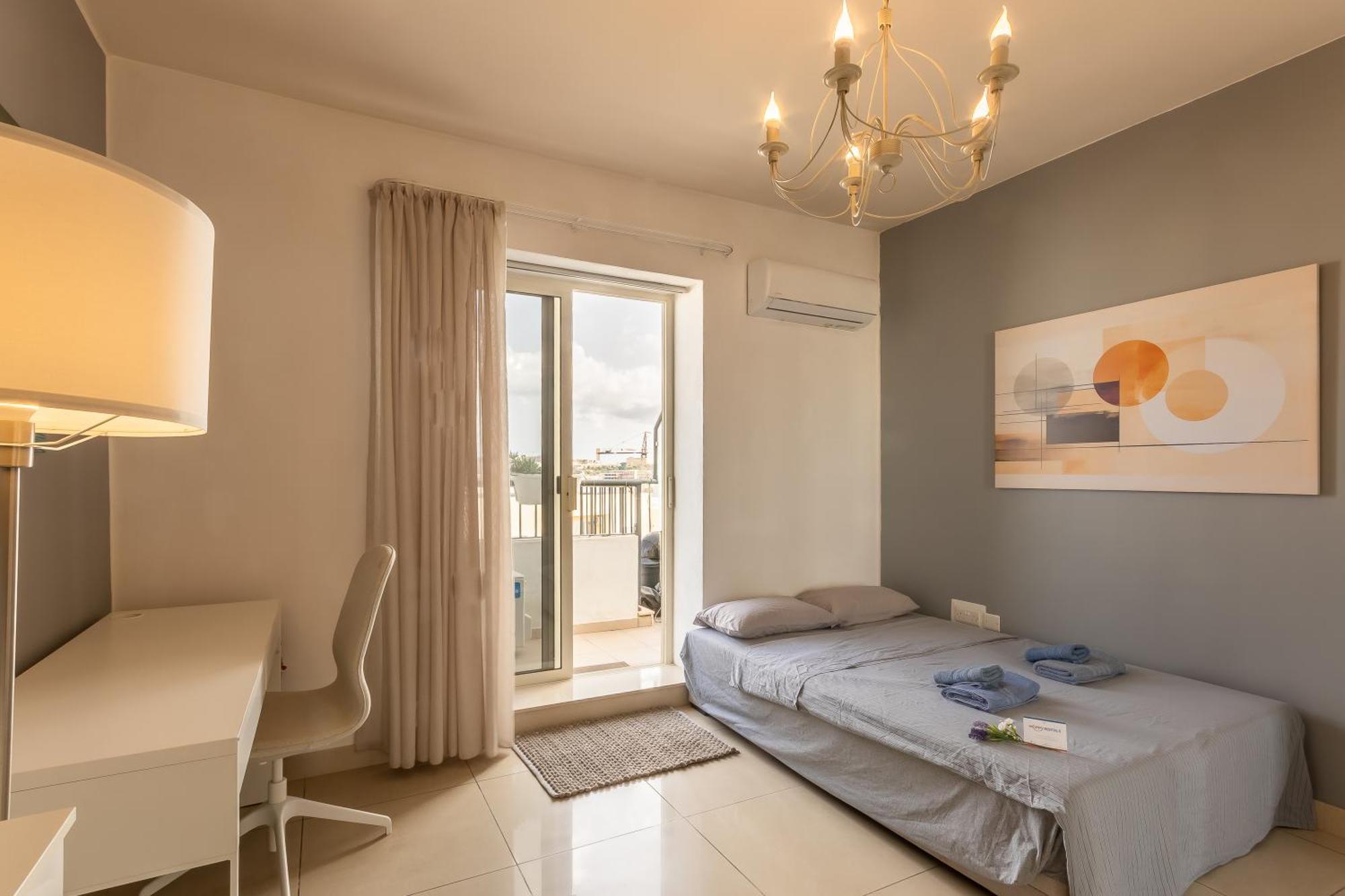 Modern And Comfortable Savoy Garden - Happy Gzira