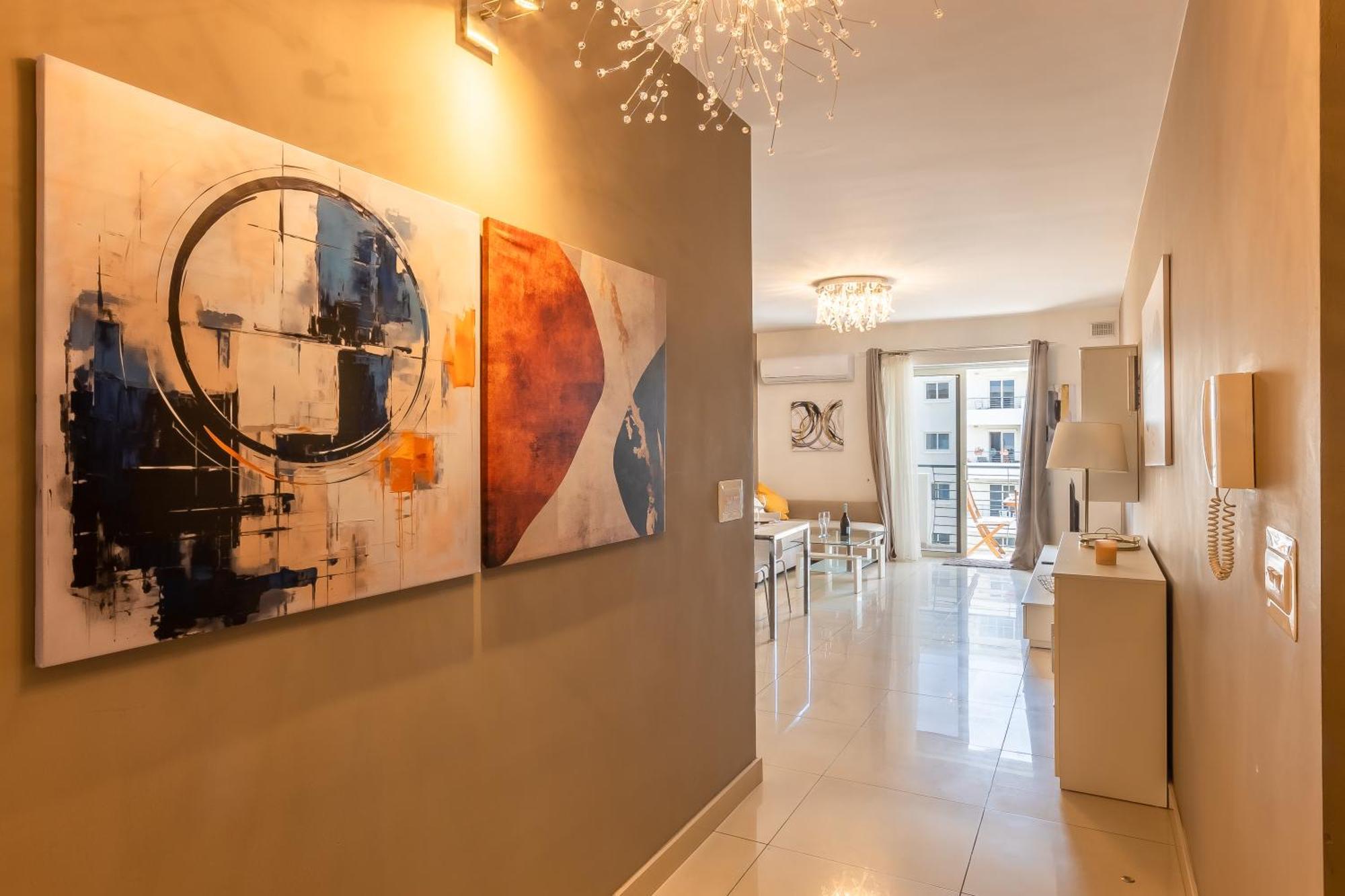 Modern And Comfortable Savoy Garden - Happy