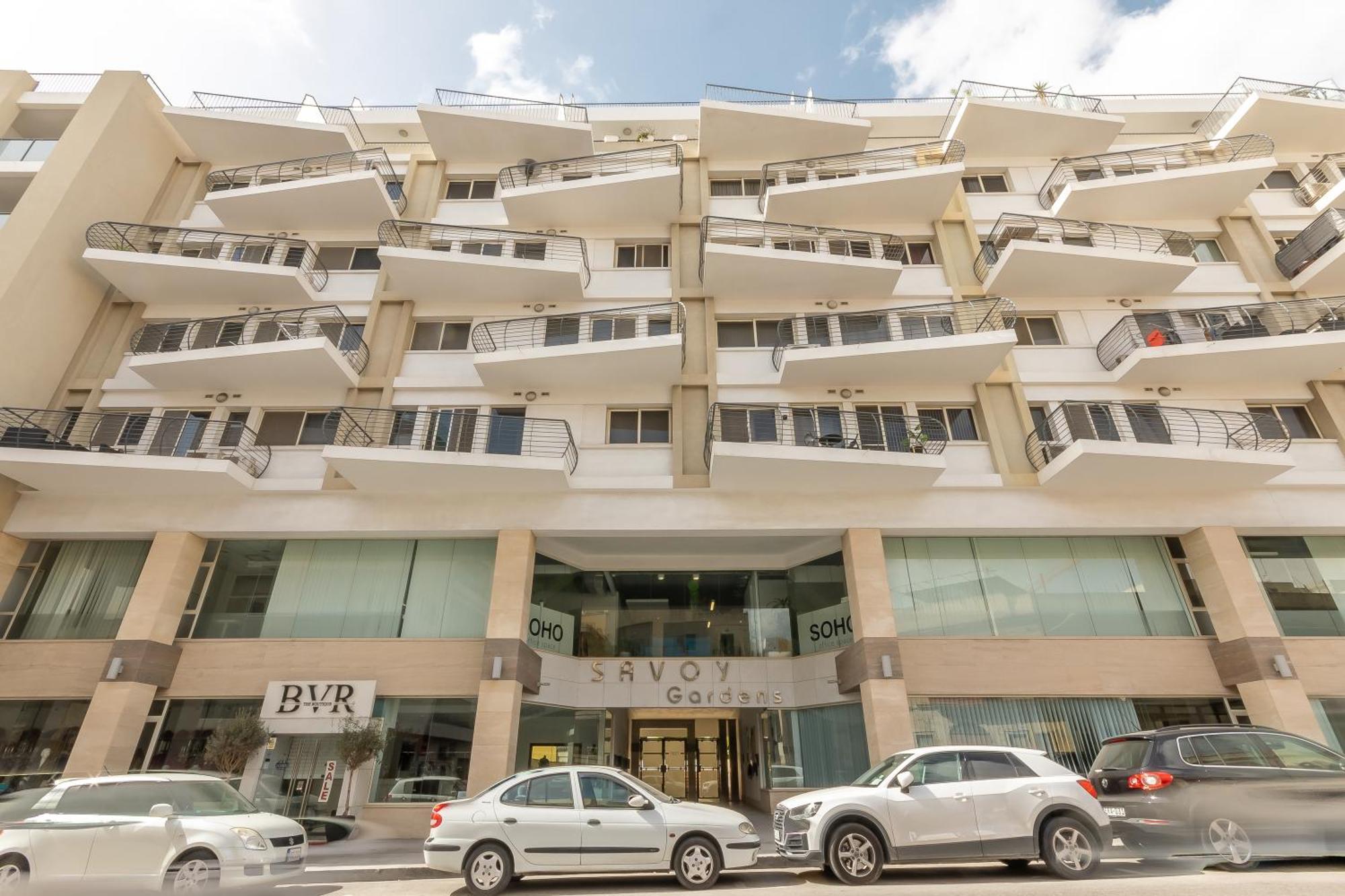 Modern And Comfortable Savoy Garden - Happy Gzira